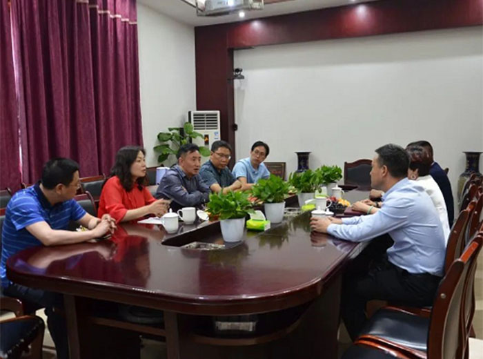 遵义市和平经济开发区领导莅临好博网页版玻璃考察