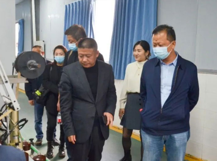 四川全兴酒业领导莅临好博网页版玻璃集团交流